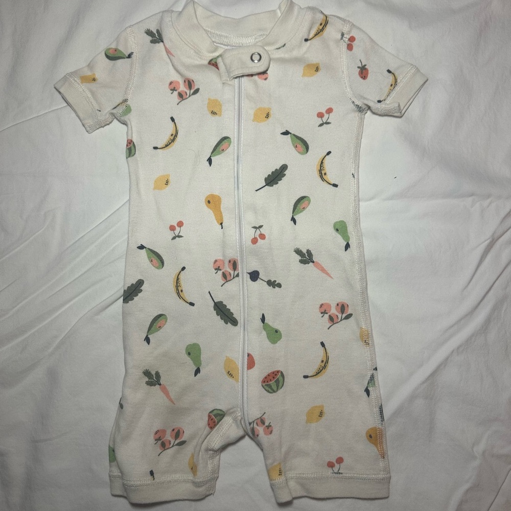 Hanna Andersson Cream Short-Sleeve One-Piece with Fruit & Veg Print
